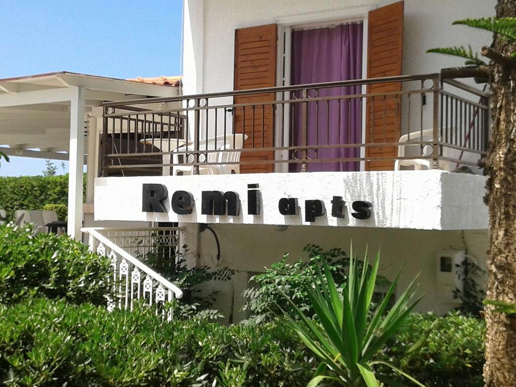 Remi Apartments Stalís Bilik gambar